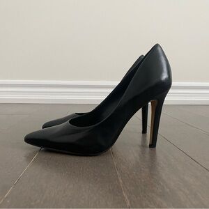 Vince Camuto Savilla leather point toe pumps, size 5.5, black